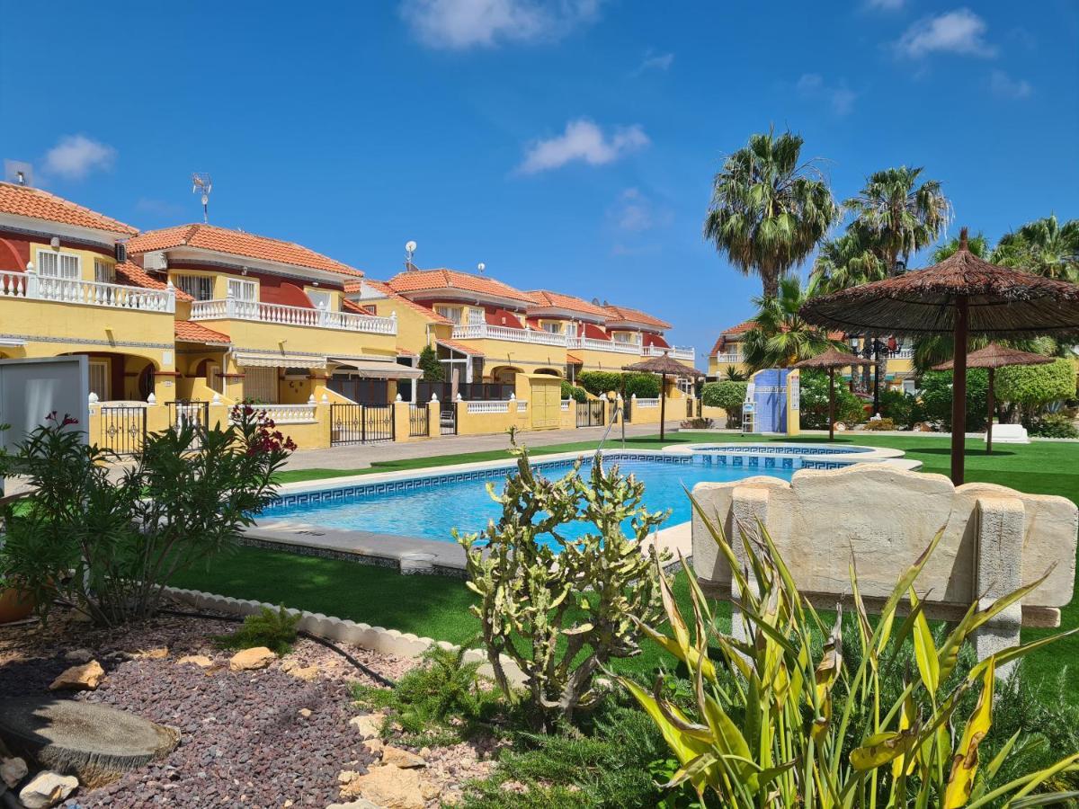 2 Bedroom Property In Closed Urbanisation Torrevieja Exteriér fotografie
