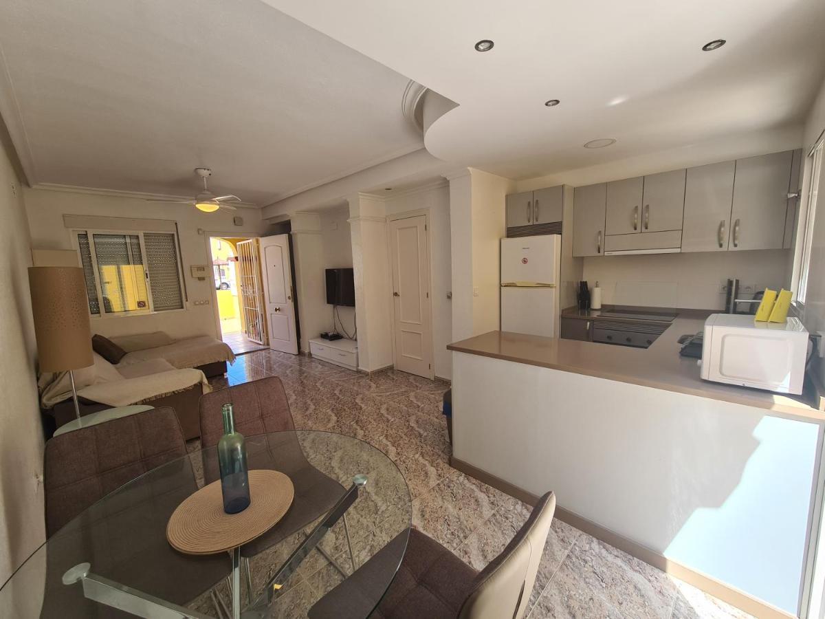 2 Bedroom Property In Closed Urbanisation Torrevieja Exteriér fotografie