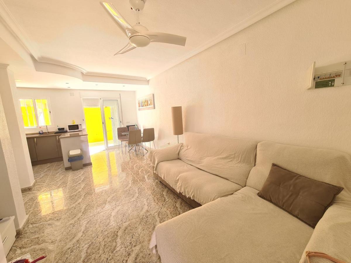 2 Bedroom Property In Closed Urbanisation Torrevieja Exteriér fotografie