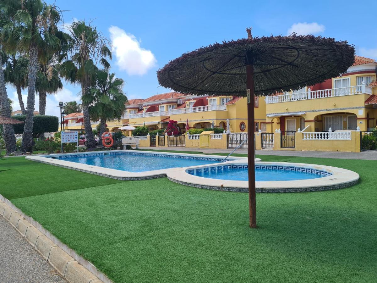 2 Bedroom Property In Closed Urbanisation Torrevieja Exteriér fotografie