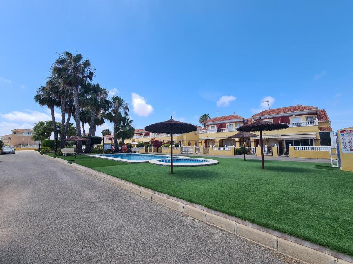 2 Bedroom Property In Closed Urbanisation Torrevieja Exteriér fotografie