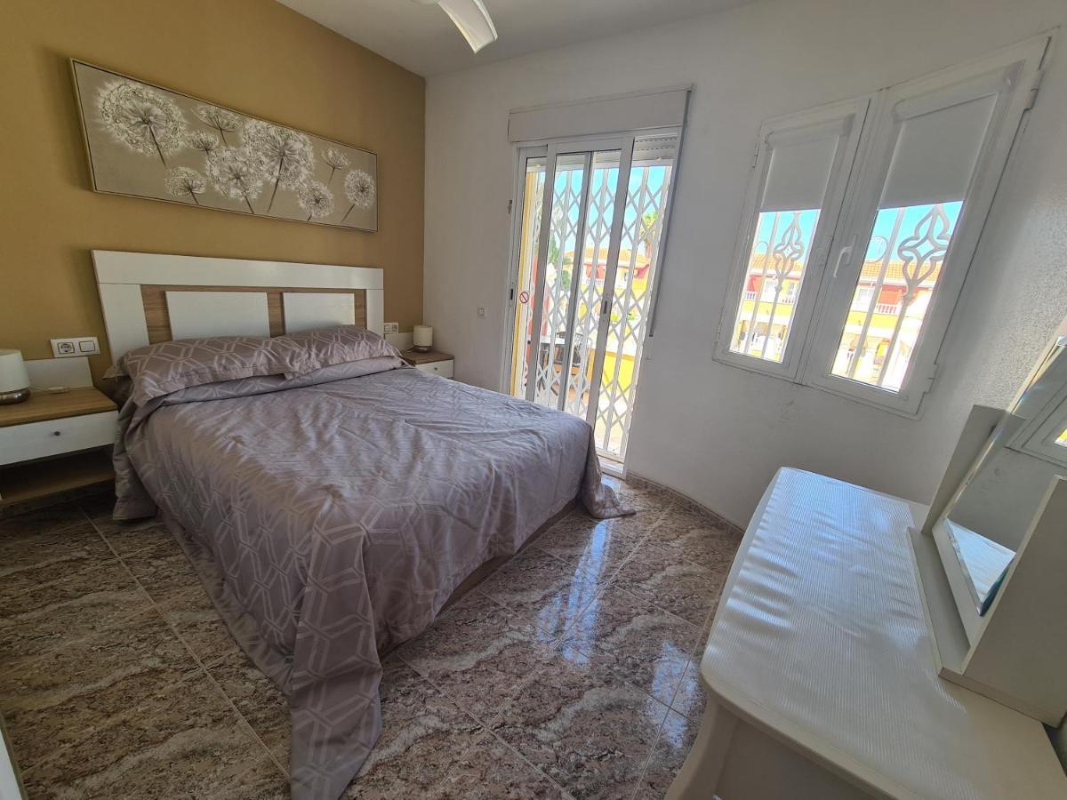 2 Bedroom Property In Closed Urbanisation Torrevieja Exteriér fotografie