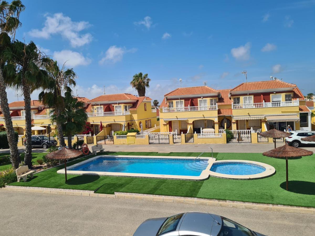 2 Bedroom Property In Closed Urbanisation Torrevieja Exteriér fotografie