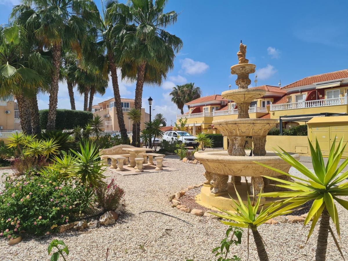 2 Bedroom Property In Closed Urbanisation Torrevieja Exteriér fotografie