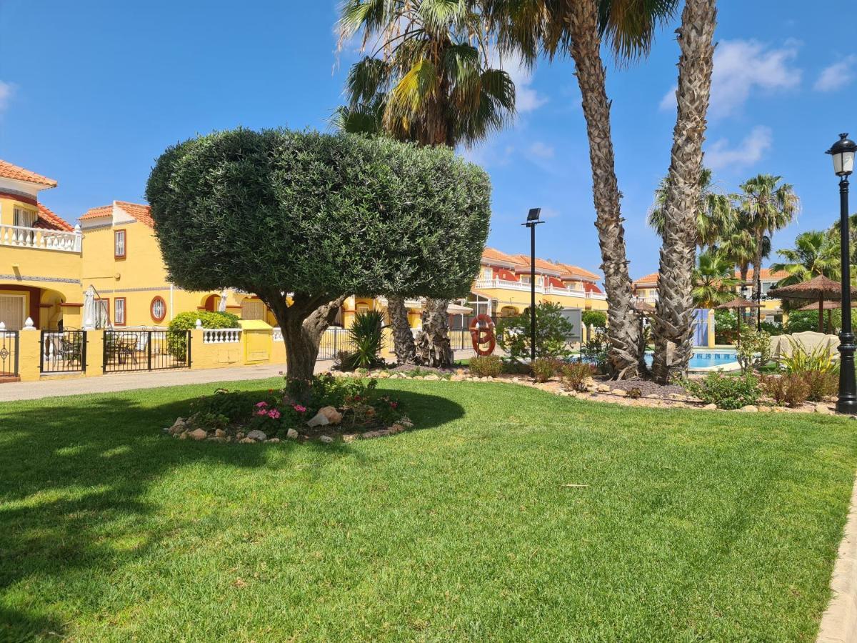 2 Bedroom Property In Closed Urbanisation Torrevieja Exteriér fotografie